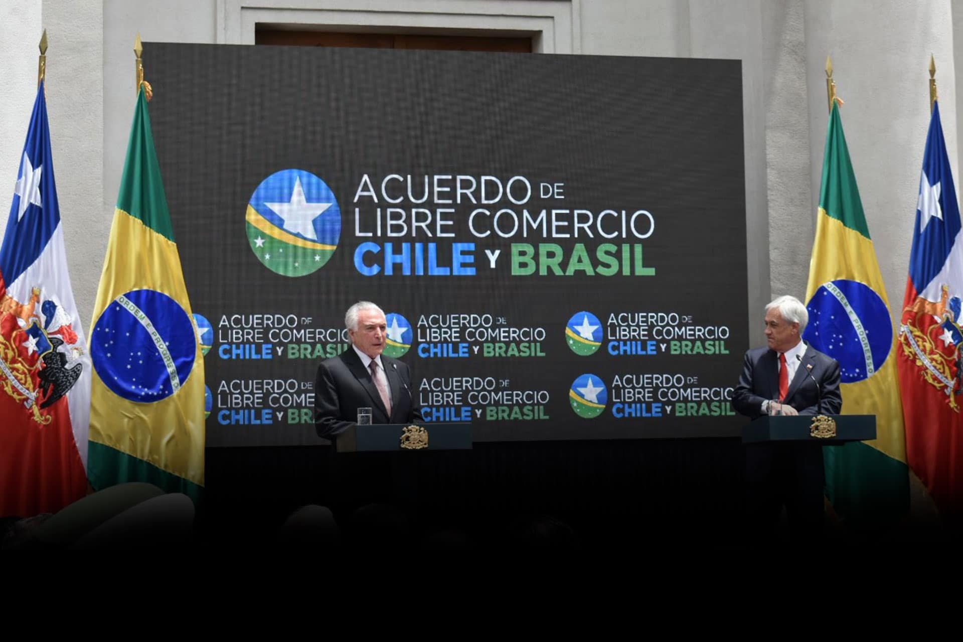 Portuguese-Spanish-Portuguese Simultaneous interpretation — Free Trade Agreement signing, Chile and Brazil. La Moneda Palace.