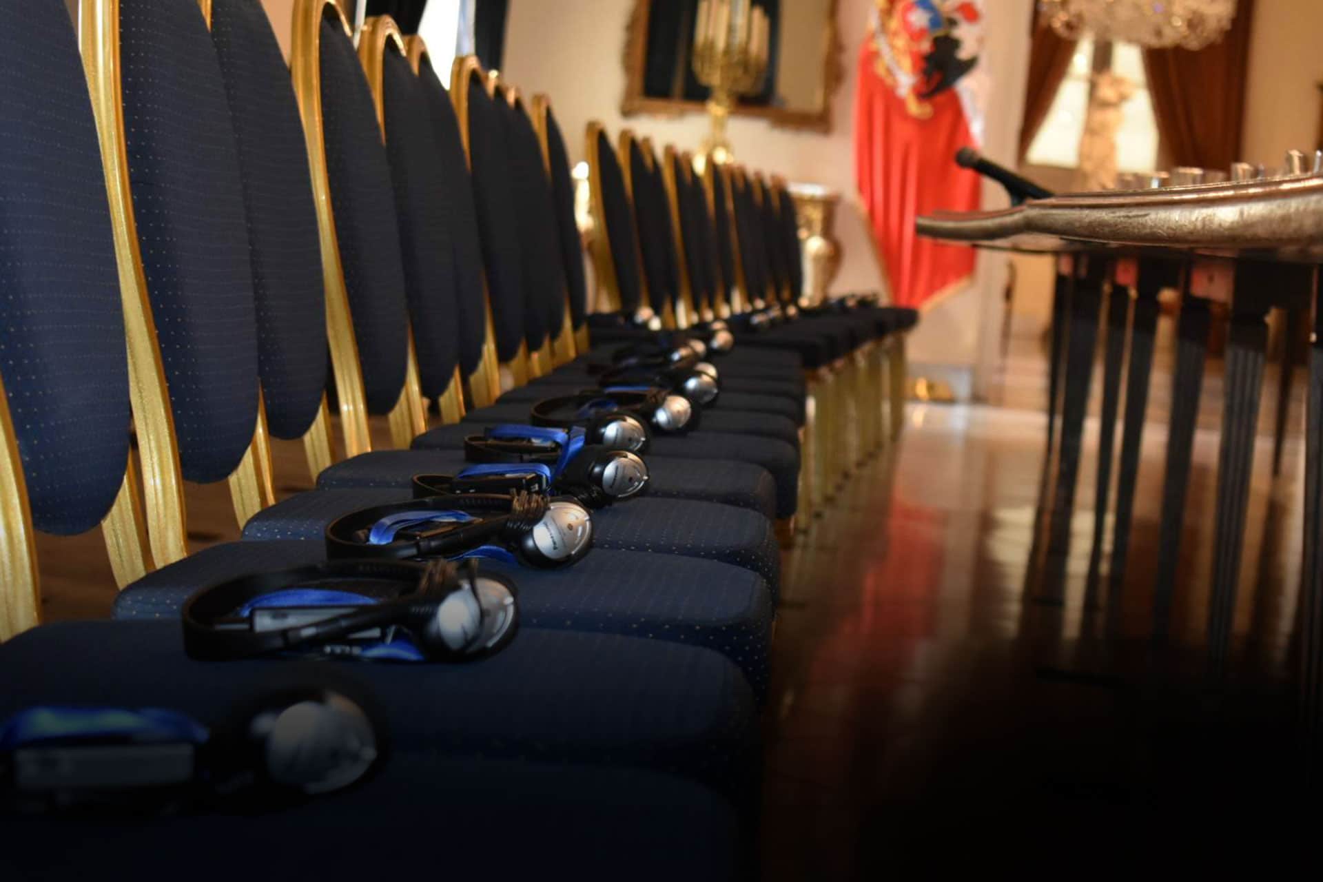 Simultaneous interpretation of the Indian delegation's visit to the La Moneda Palace, Chile.